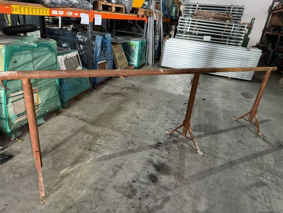 Capra metalica de interior cu 3 picioare - SH