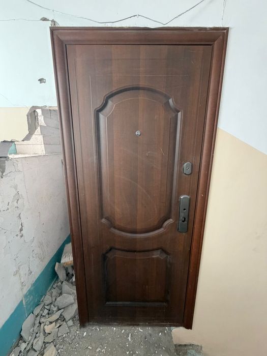 Продам входную дверь