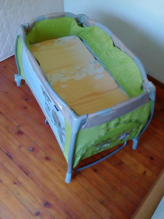 Продавам сгобяващо се детско креватче