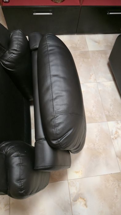 Продавам  2 броя фотьойли в отлично състояние без никакви забележки.