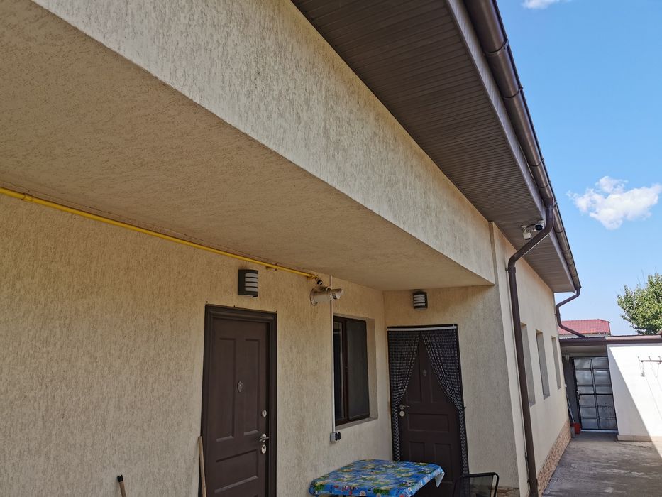 Casa de vânzare sau schimb cu apartament 2 camere decomandate in Constanța