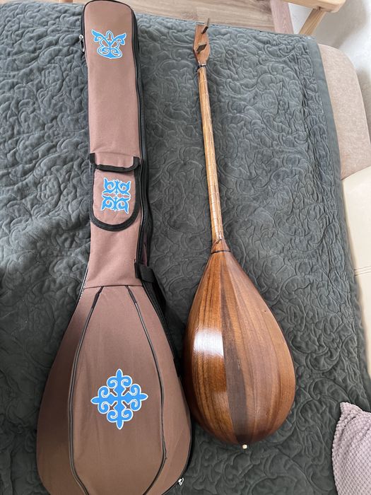 Продам домбру с чехлом