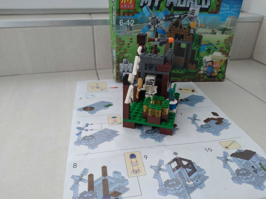 Три конструктора тип LEGO