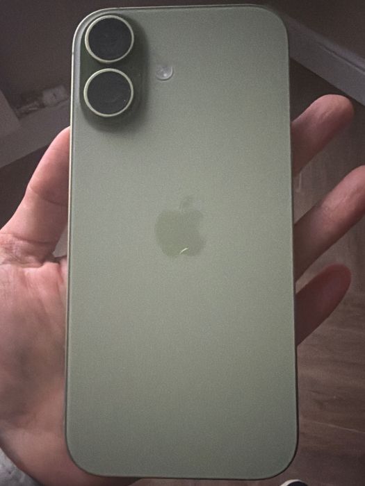 Iphone 17 зеленый