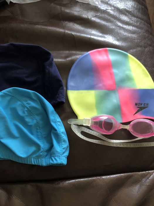 Шапочки для бассейна