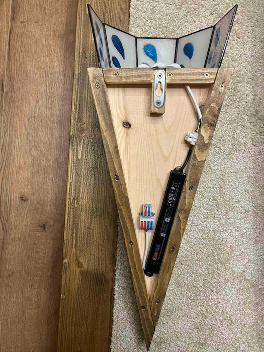 Витражна лампа за стена