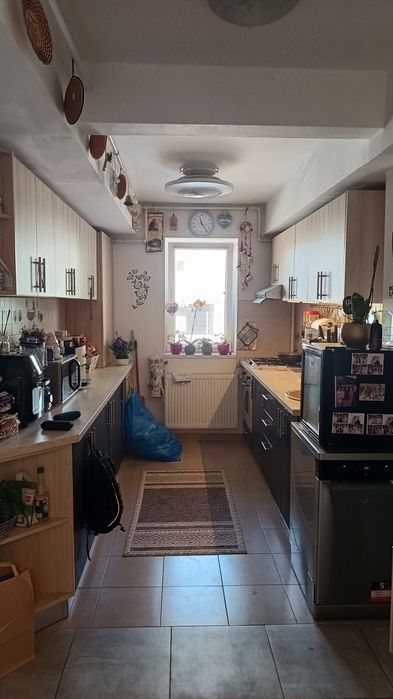 Vând apartament cu 3 camere