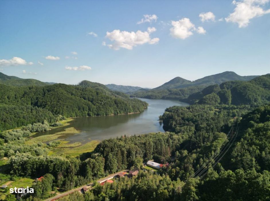 Pensiune de vanzare, 600 mp, pe malul lacului Firiza