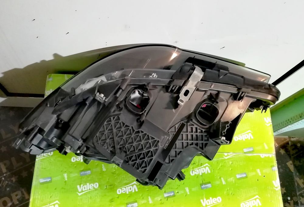 Фар Фарове за БМВ 5 Ф10 Ф11 фейс / BMW 5 F10 F11 Bi-Xenon Lci.