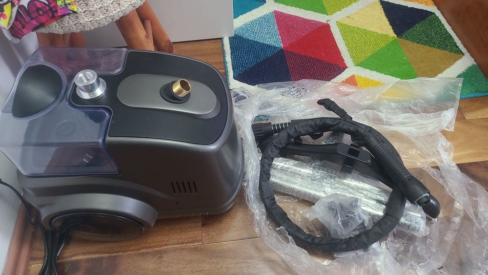 Aparat profesional de călcat și curățat haine