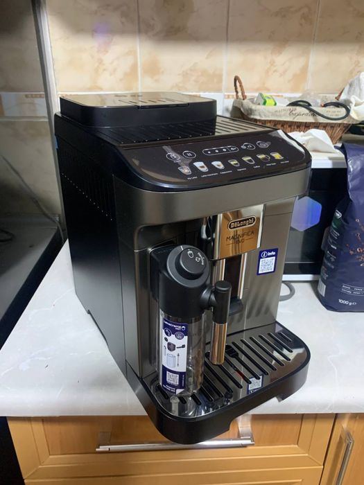 Delonghi  ( Magnifa evo)