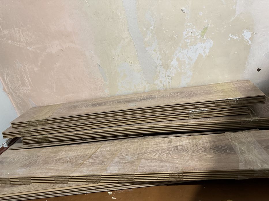 Ламинат б/у примерно 12 кв метров