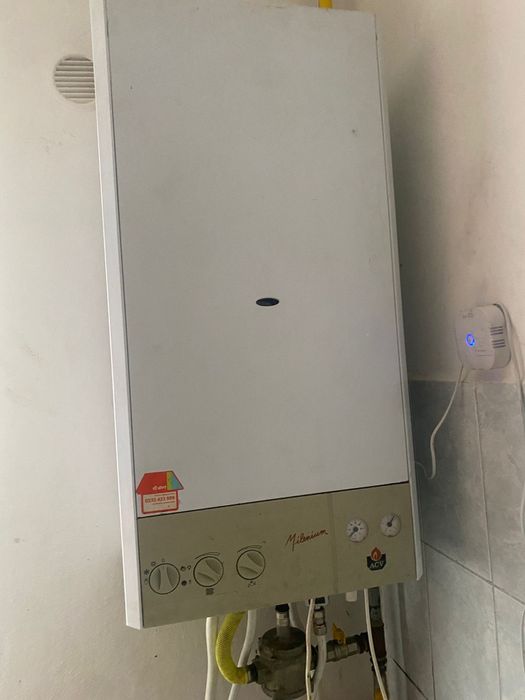 Vand doua centrale una motan si ala milemiu