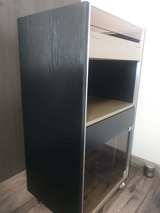 Vând rack Grundig