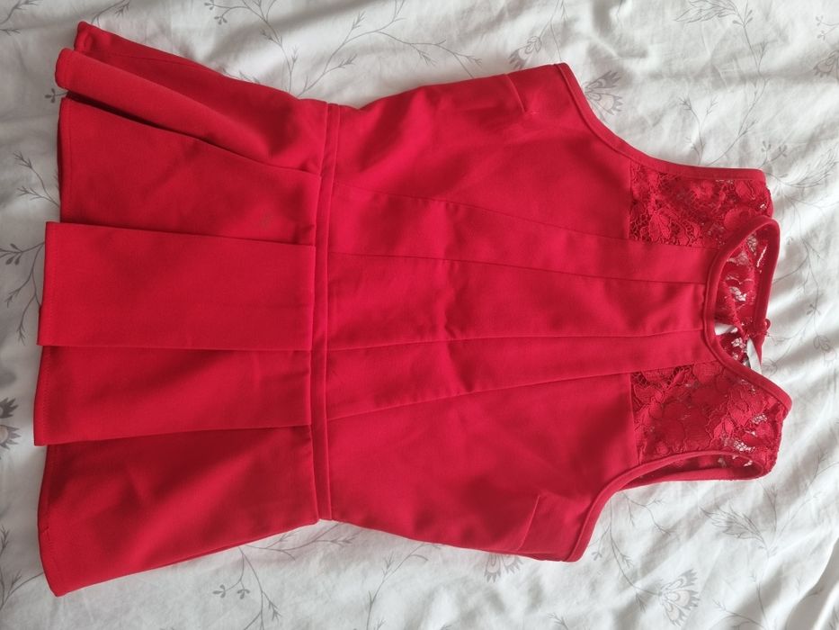 Rosu de revelion! Top Peplum H&M