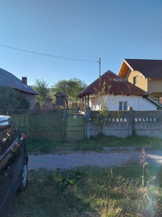 Casa bătrânescă cu teren generos în localitate