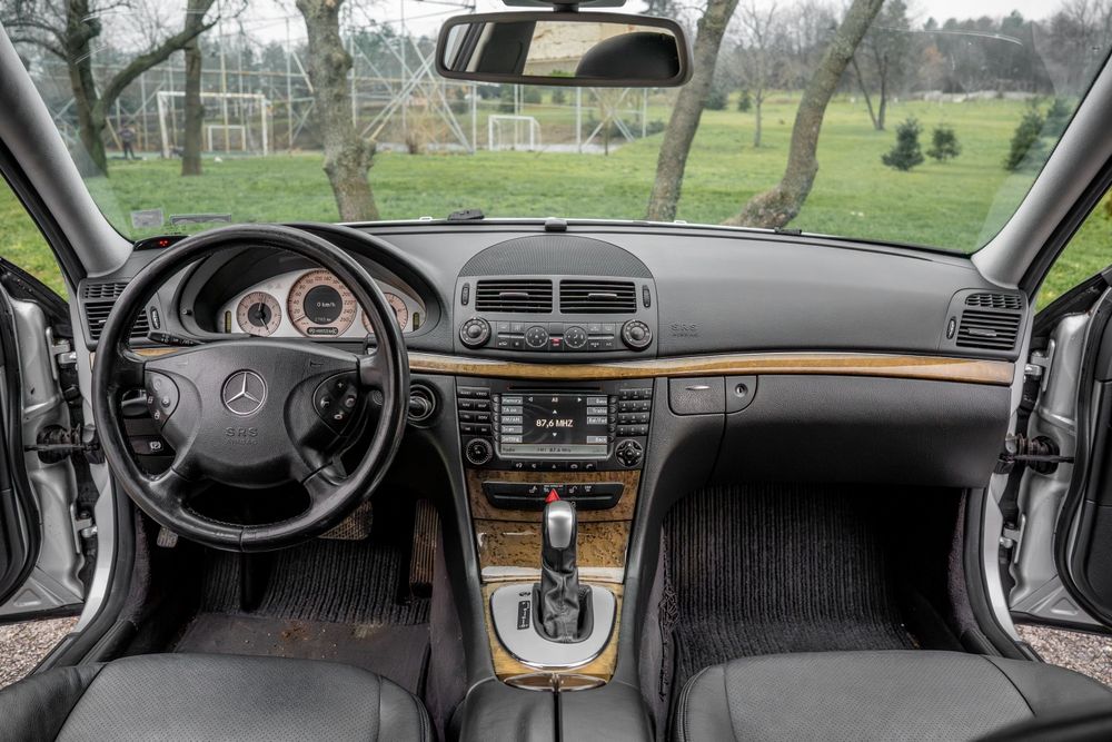 Mercedes W211  седан