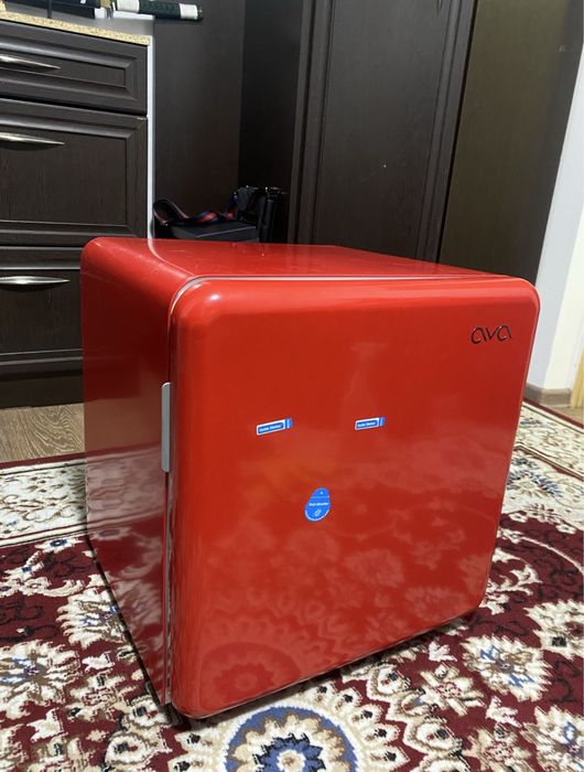 Маленький холодильник в таразе