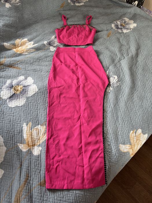 Розовое вечернее платье