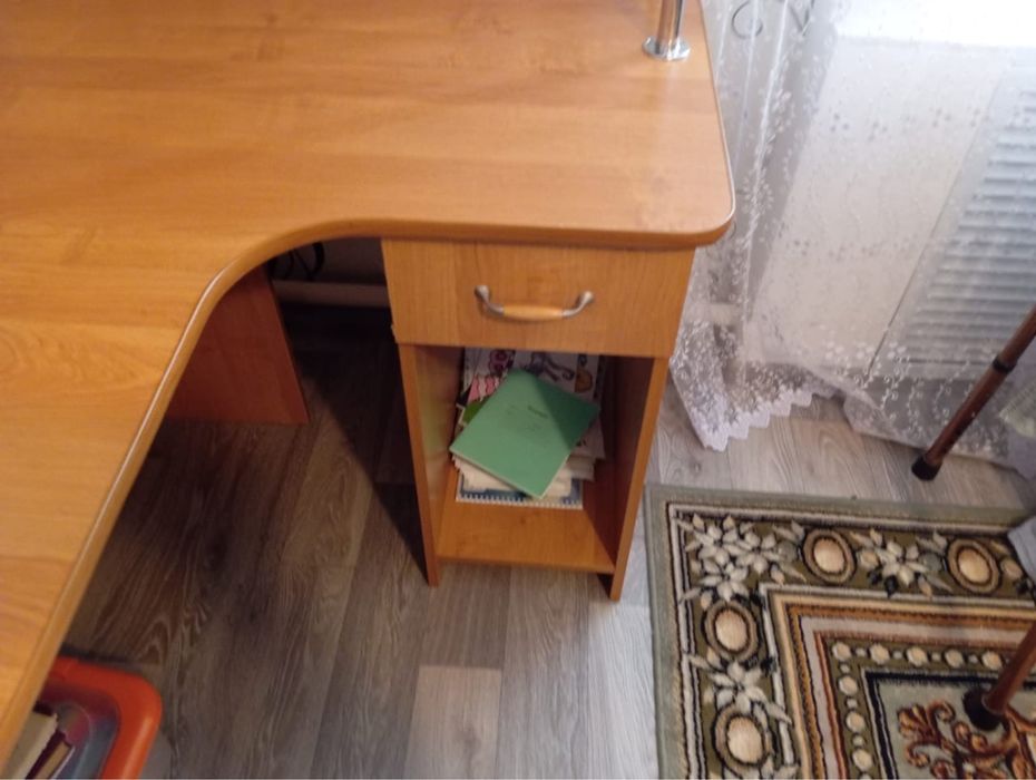 Продам письменный стол