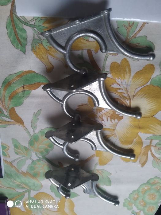 Вешалки алюминьевые 4 шт