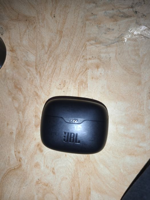 Vând căști JBL  folosite foarte putin