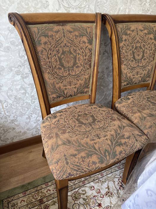 Продам стол натуральное дерево