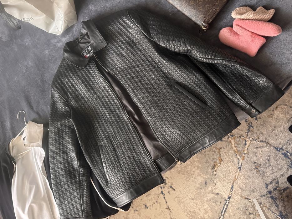 Кожаные  куртка новый