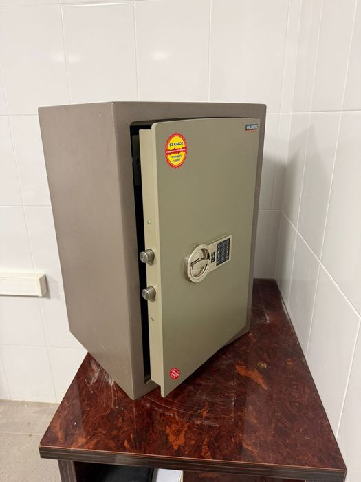 Сейф для документов.