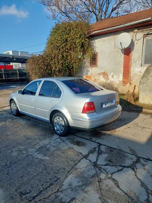 VOLKSWAGEN Bora 2003