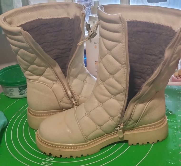 Продам сапожки красивые на зиму