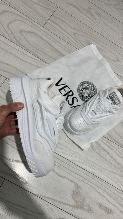 Adidasi Versace Odissea