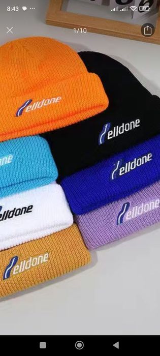 Шапка черного цвета