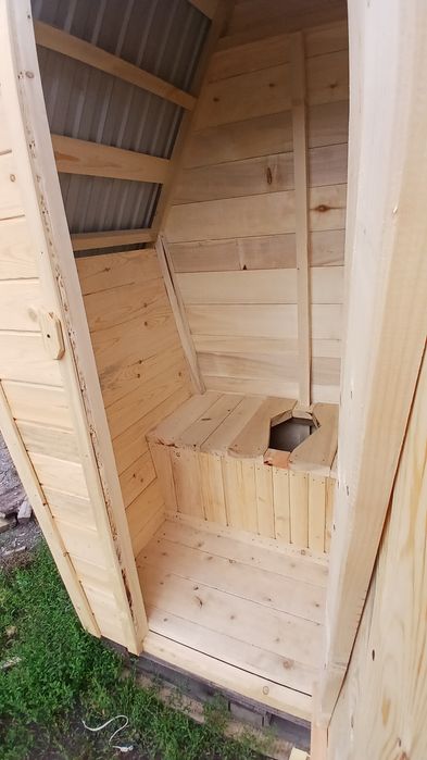 Деревянные туалеты в Глубоком.