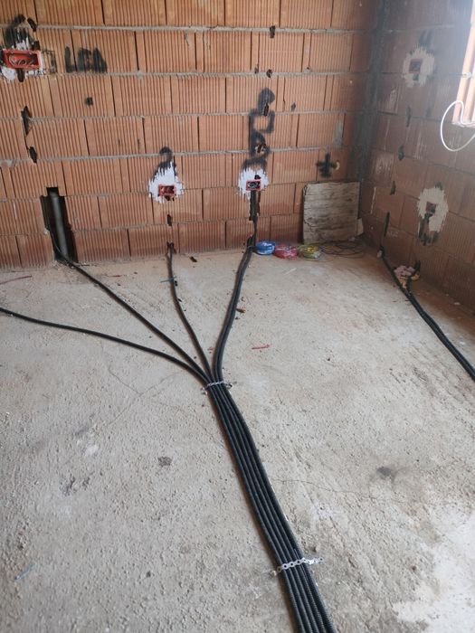 Electrician,execut instalații electrice