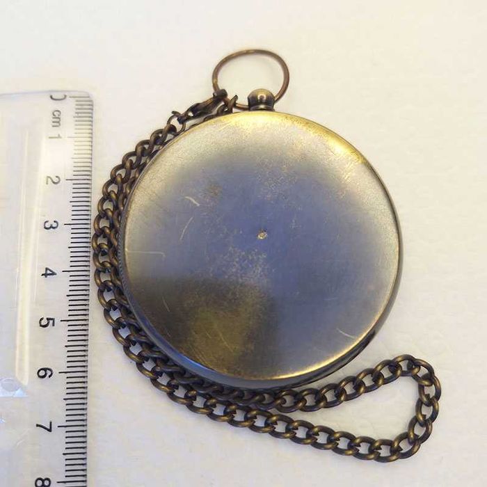 Компас от бронз в дървена кутия