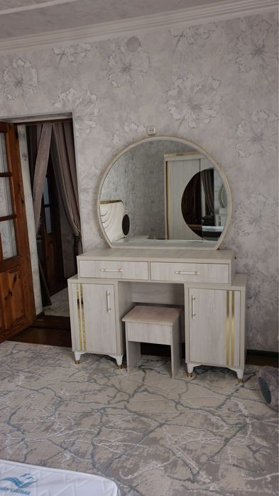 Yangi holatdagi mebel komplekti sotiladi (1 oy ishlatilgan)