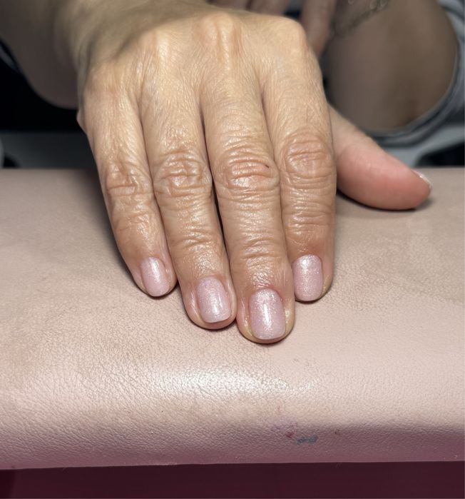 Aplic unghii gel-semi/pensat