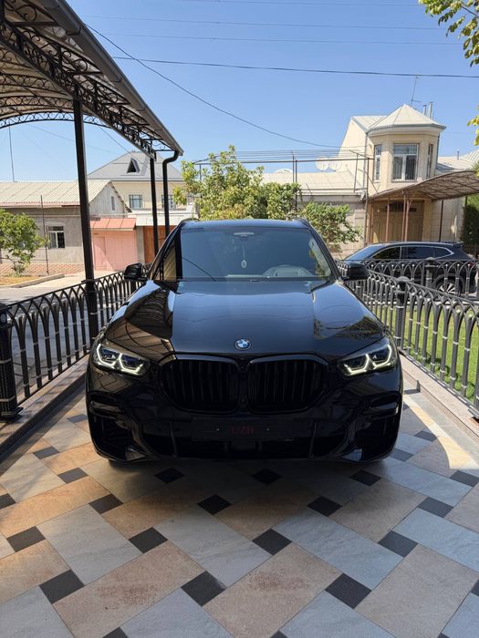 Продаю BMW X5 M50i
