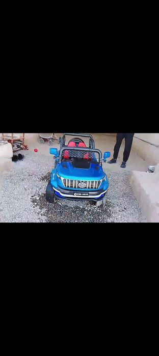 Bolalar mashinasi sotiladi