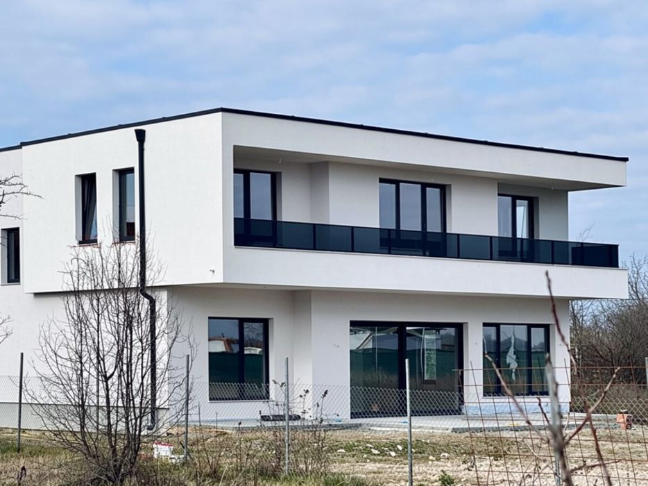 Оферта 55453 Двуетажна къща в с. Бенковски