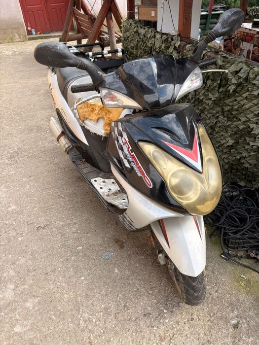 Vând scuter TURBO 125cc 4t cu acte fac și schimb!