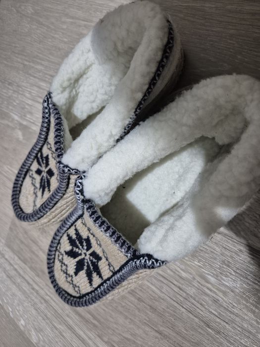 Botosi / papuci de Casa Caldurosi Barbati