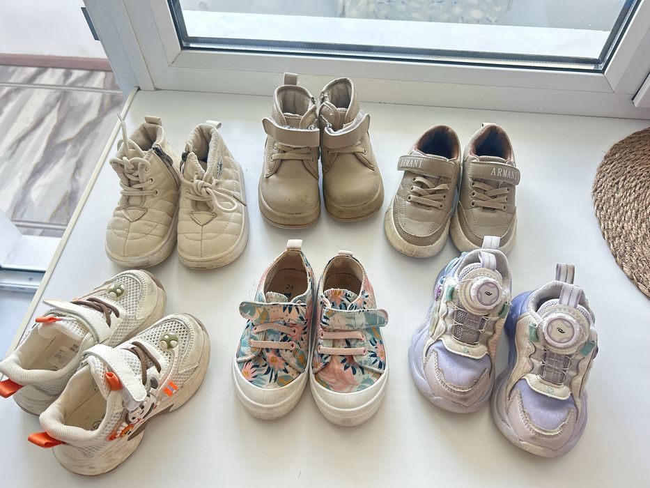 Детская обувь 24 размера,на девочку и на мальчика,цена 2000 тенге