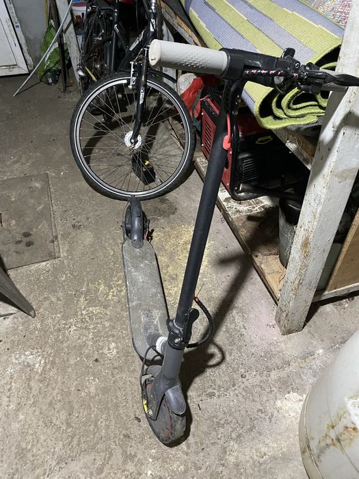 Vand trotineta electrica sau piesele acesteia