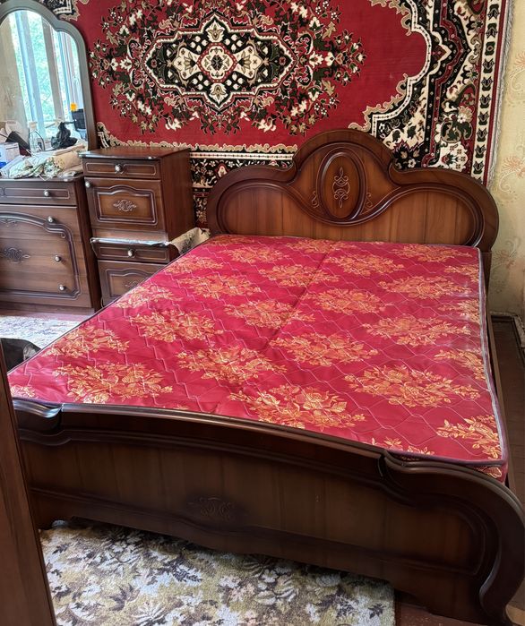 Продается спальный гарнитур срочно!