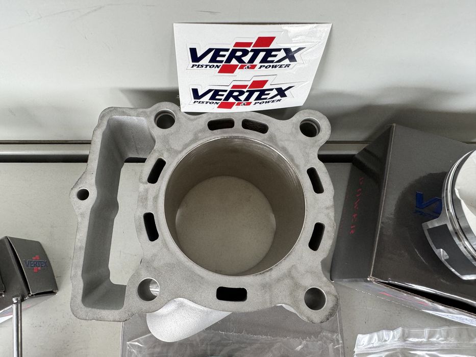 НОВ Комплект Цилиндър Бутало Клапани Гарнитури KTM SX-F 250 2013/2015