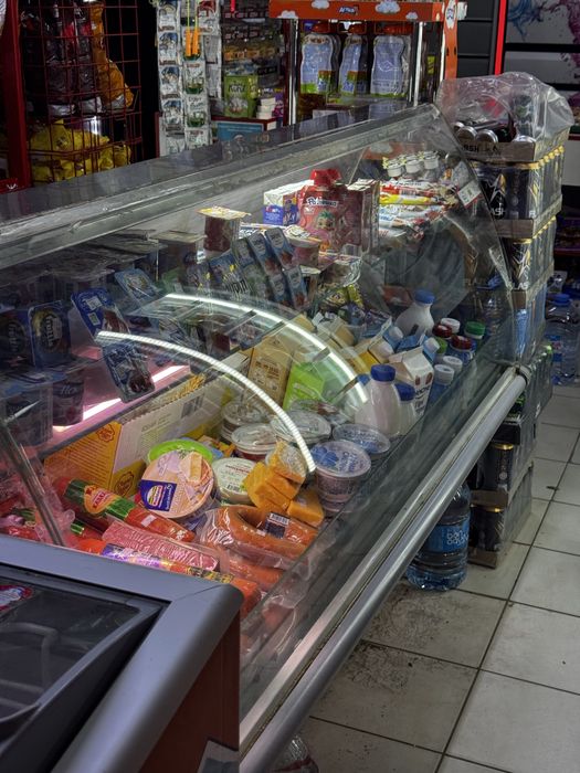 Продам витринный холодильник
