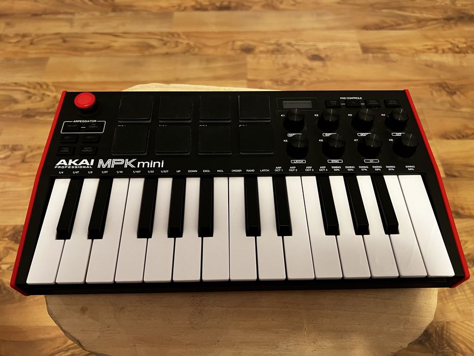 AKAI  MPK  mini