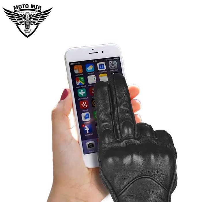 В наличии непромокаемые кожаные перчатки